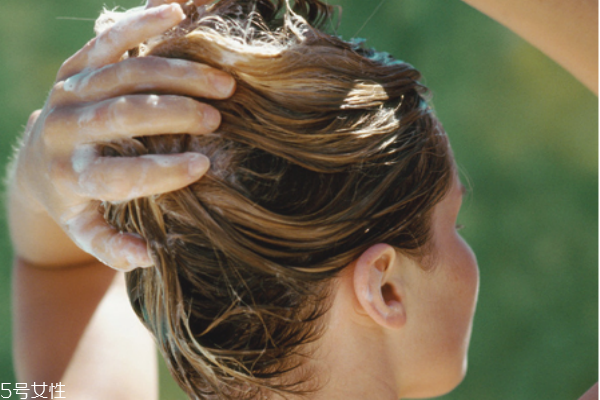 燙染后頭發(fā)怎么護(hù)理 染燙的錯(cuò)誤舉措 燙染后頭發(fā)怎么護(hù)理 染燙的錯(cuò)誤舉措