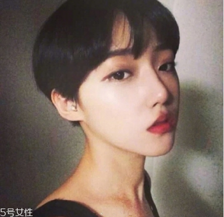 冬天適合弄什么發(fā)型 個(gè)性染發(fā)圖片 冬天適合弄什么發(fā)型 個(gè)性染發(fā)圖片