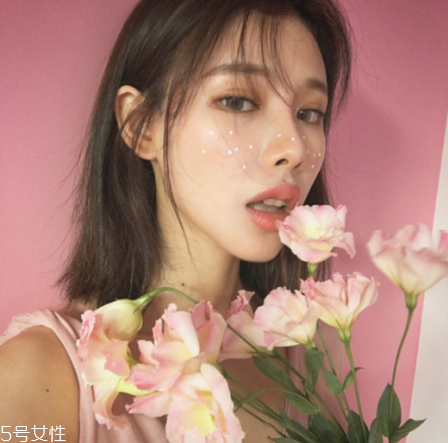 冬天適合弄什么發(fā)型 個(gè)性染發(fā)圖片 冬天適合弄什么發(fā)型 個(gè)性染發(fā)圖片