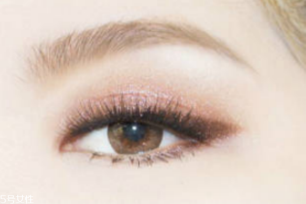 怎樣畫眉毛不會顯得老 眉毛畫錯很顯老 怎樣畫眉毛不會顯得老 眉毛畫錯很顯老