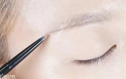 怎樣畫眉毛不會顯得老 眉毛畫錯很顯老 怎樣畫眉毛不會顯得老 眉毛畫錯很顯老