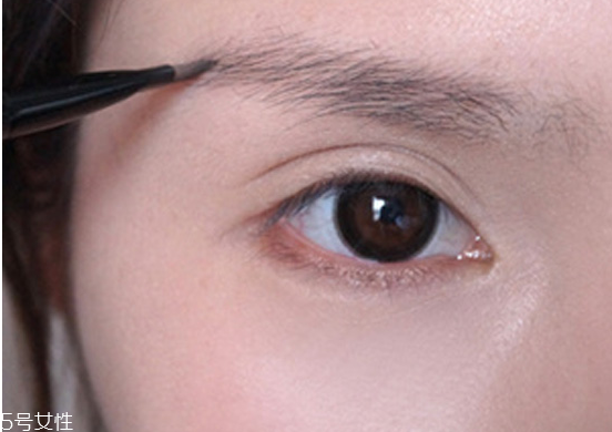 古風(fēng)女子妝容教程圖解 古風(fēng)妝容圖片 古風(fēng)女子妝容教程圖解 古風(fēng)妝容圖片