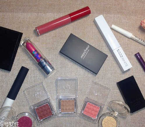 萬(wàn)圣節(jié)妝容有哪些 萬(wàn)圣節(jié)簡(jiǎn)單妝容 萬(wàn)圣節(jié)妝容有哪些 萬(wàn)圣節(jié)簡(jiǎn)單妝容