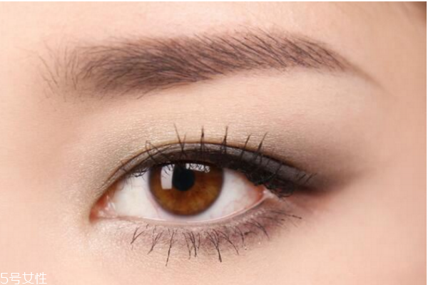 睫毛短怎么辦 實(shí)用睫毛增長化妝技巧 睫毛短怎么辦 實(shí)用睫毛增長化妝技巧