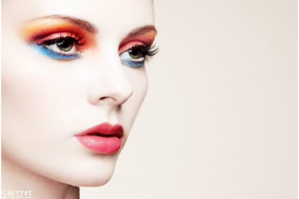 怎么涂睫毛膏不會有蒼蠅腿 5個常見的睫毛膏使用誤區(qū) 怎么涂睫毛膏不會有蒼蠅腿 5個常見的睫毛膏使用誤區(qū)