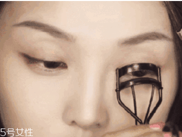 怎么用睫毛夾夾下睫毛 睫毛夾這樣用不夾眼皮 怎么用睫毛夾夾下睫毛 睫毛夾這樣用不夾眼皮