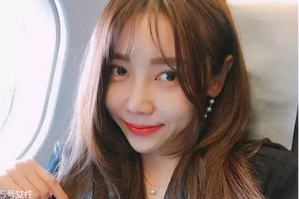 拉直的頭發(fā)多久變自然 拉直的頭發(fā)幾天可以洗 拉直的頭發(fā)多久變自然 拉直的頭發(fā)幾天可以洗