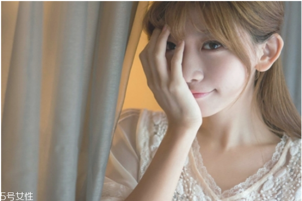 燙發(fā)染發(fā)后怎么護(hù)理 選拉直好還是洗直好 燙發(fā)染發(fā)后怎么護(hù)理 選拉直好還是洗直好