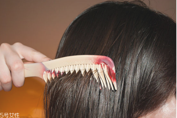 怎么在家自己拉直頭發(fā) 頭發(fā)拉直的步驟 怎么在家自己拉直頭發(fā) 頭發(fā)拉直的步驟