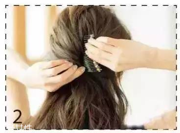 卷發(fā)扎什么發(fā)型好看 長(zhǎng)卷發(fā)扎法教程 卷發(fā)扎什么發(fā)型好看 長(zhǎng)卷發(fā)扎法教程