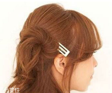 卷發(fā)扎什么發(fā)型好看 長(zhǎng)卷發(fā)扎法教程 卷發(fā)扎什么發(fā)型好看 長(zhǎng)卷發(fā)扎法教程