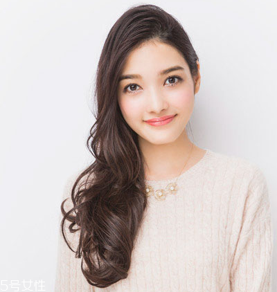 卷發(fā)扎什么發(fā)型好看 長(zhǎng)卷發(fā)扎法教程 卷發(fā)扎什么發(fā)型好看 長(zhǎng)卷發(fā)扎法教程