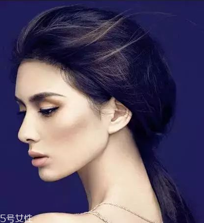 燙發(fā)怎么扎好看 最新長卷發(fā)扎法教程 燙發(fā)怎么扎好看 最新長卷發(fā)扎法教程