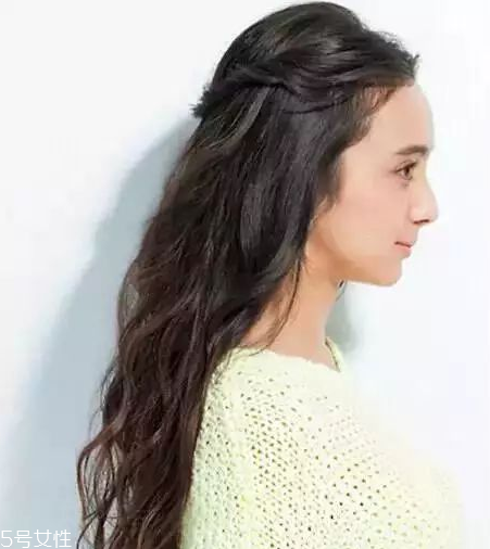 燙發(fā)怎么扎好看 最新長卷發(fā)扎法教程 燙發(fā)怎么扎好看 最新長卷發(fā)扎法教程