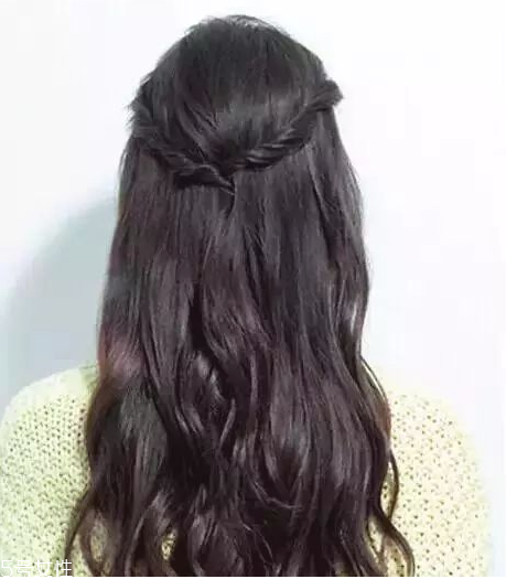 燙發(fā)怎么扎好看 最新長卷發(fā)扎法教程 燙發(fā)怎么扎好看 最新長卷發(fā)扎法教程