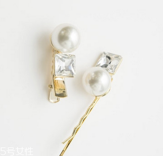 燙發(fā)怎么扎好看 最新長卷發(fā)扎法教程 燙發(fā)怎么扎好看 最新長卷發(fā)扎法教程