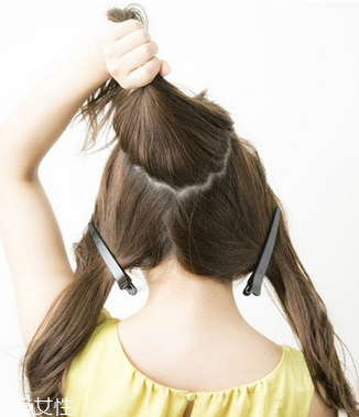 燙發(fā)怎么扎好看 最新長卷發(fā)扎法教程 燙發(fā)怎么扎好看 最新長卷發(fā)扎法教程