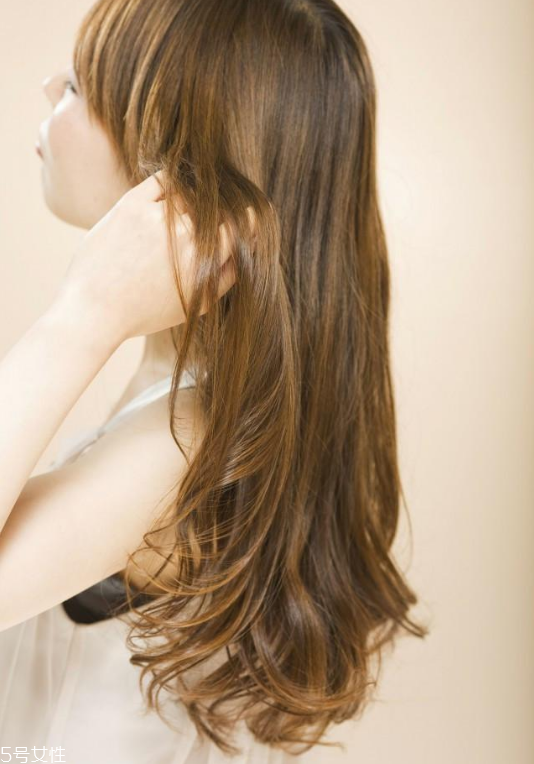 燙發(fā)怎么扎好看 最新長卷發(fā)扎法教程 燙發(fā)怎么扎好看 最新長卷發(fā)扎法教程