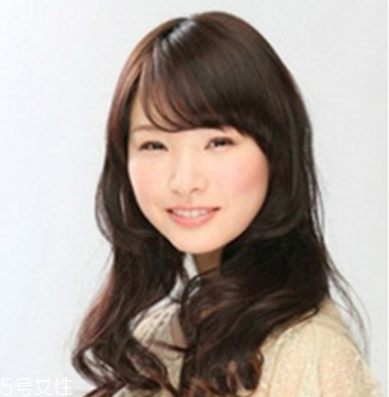 燙發(fā)怎么扎好看 最新長卷發(fā)扎法教程 燙發(fā)怎么扎好看 最新長卷發(fā)扎法教程