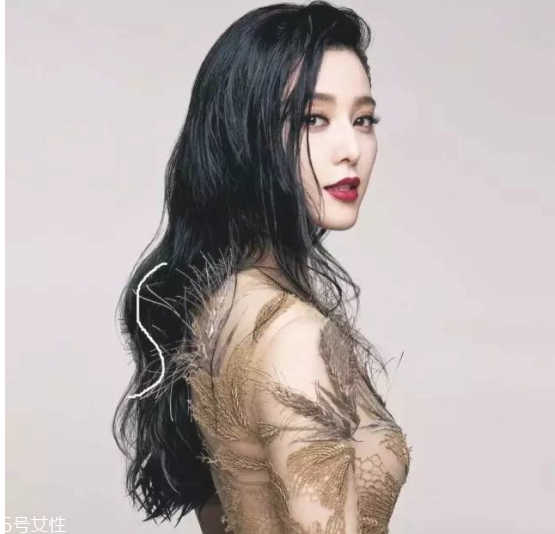 燙發(fā)怎么扎好看 最新長卷發(fā)扎法教程 燙發(fā)怎么扎好看 最新長卷發(fā)扎法教程