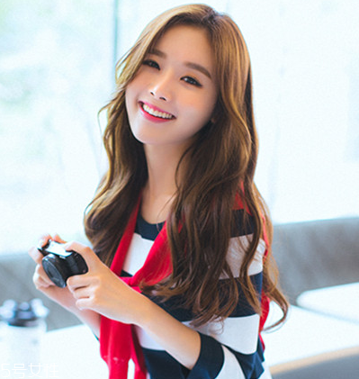 好看的韓國女生卷發(fā)發(fā)型 韓式長卷發(fā)發(fā)型圖片 好看的韓國女生卷發(fā)發(fā)型 韓式長卷發(fā)發(fā)型圖片