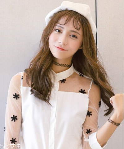 好看的韓國女生卷發(fā)發(fā)型 韓式長卷發(fā)發(fā)型圖片 好看的韓國女生卷發(fā)發(fā)型 韓式長卷發(fā)發(fā)型圖片