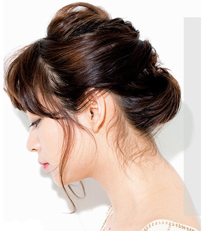 如何自己做簡單盤發(fā) 自己盤頭發(fā)簡單好看的步驟 如何自己做簡單盤發(fā) 自己盤頭發(fā)簡單好看的步驟