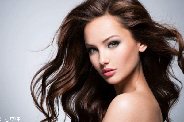 自己在家怎么做卷發(fā) 怎樣在家自己燙發(fā)教程 自己在家怎么做卷發(fā) 怎樣在家自己燙發(fā)教程