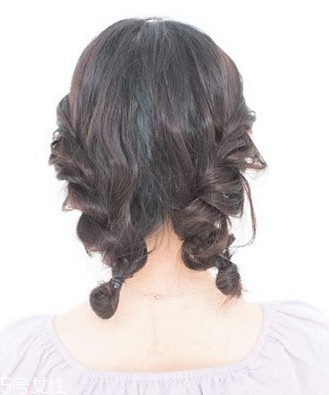 怎么用卷發(fā)棒卷內扣 輕松燙優(yōu)雅波波頭發(fā)型 怎么用卷發(fā)棒卷內扣 輕松燙優(yōu)雅波波頭發(fā)型