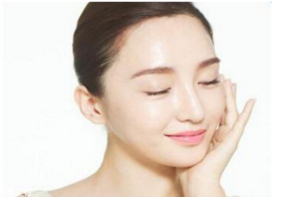 想變白富美，先學(xué)會(huì)這些美白技巧