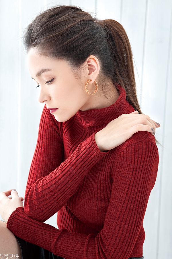 穿毛衣適合扎什么發(fā)型 4種發(fā)型對應(yīng)4種毛衣