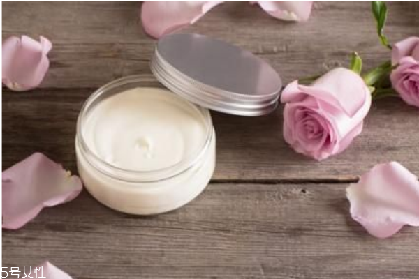 面霜搓泥怎么辦 好用的補水保濕面霜推薦 面霜搓泥怎么辦 好用的補水保濕面霜推薦