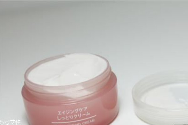 面霜搓泥怎么辦 好用的補水保濕面霜推薦 面霜搓泥怎么辦 好用的補水保濕面霜推薦