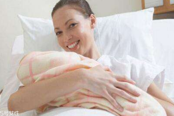 產(chǎn)后坐月子老想吃東西正常嗎 產(chǎn)后坐月子老想吃東西正常嗎