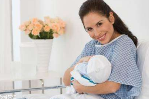 產(chǎn)后坐月子老想吃東西正常嗎 產(chǎn)后坐月子老想吃東西正常嗎