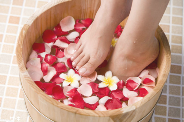 冬天怕冷怎么辦 冬天手腳冰涼的原因 冬天怕冷怎么辦 冬天手腳冰涼的原因