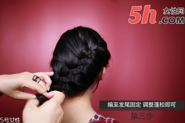 側麻花辮怎么扎