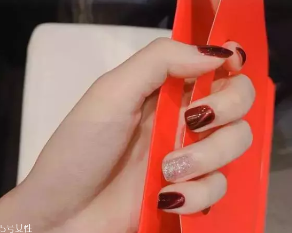 秋冬貓眼美甲圖片 指尖迎來高光時刻 秋冬貓眼美甲圖片 指尖迎來高光時刻