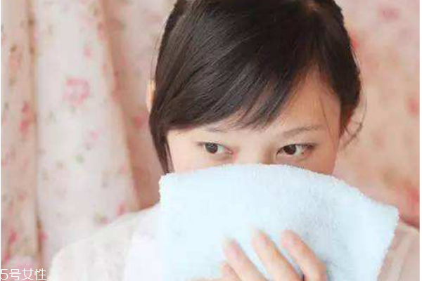 冬天鼻子凍紅了怎么辦 冬天鼻子紅的原因 冬天鼻子凍紅了怎么辦 冬天鼻子紅的原因