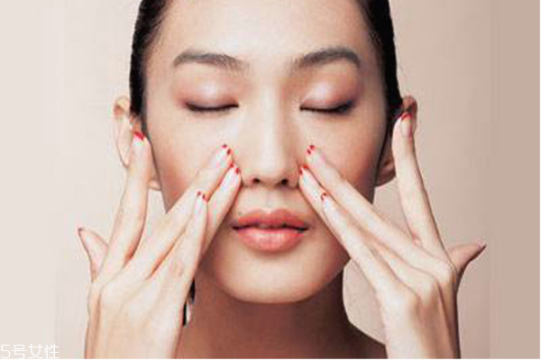 冬天鼻子凍紅了怎么辦 冬天鼻子紅的原因 冬天鼻子凍紅了怎么辦 冬天鼻子紅的原因