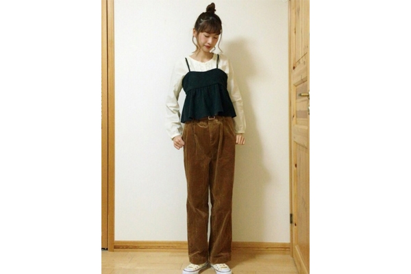 燈芯絨褲子配什么上衣女 燈芯絨褲子上衣搭配圖片 燈芯絨褲子配什么上衣女 燈芯絨褲子上衣搭配圖片