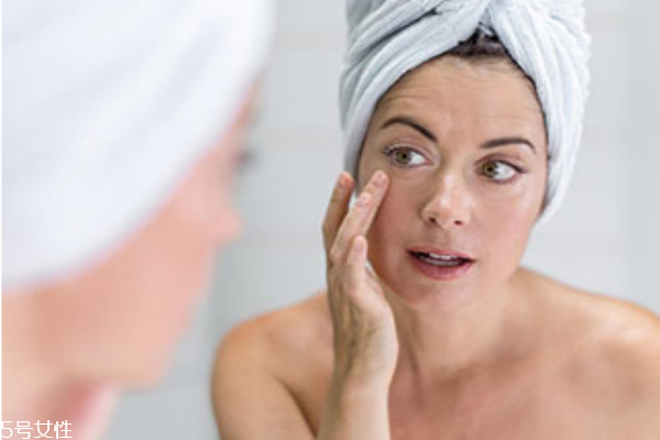 去除魚尾紋眼袋的妙方 眼霜錯誤的涂法 去除魚尾紋眼袋的妙方 眼霜錯誤的涂法