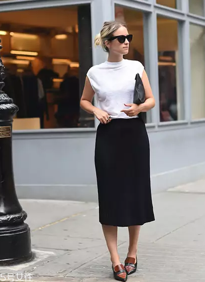 半身長(zhǎng)裙配什么上衣 半身長(zhǎng)裙上衣搭配圖片 半身長(zhǎng)裙配什么上衣 半身長(zhǎng)裙上衣搭配圖片