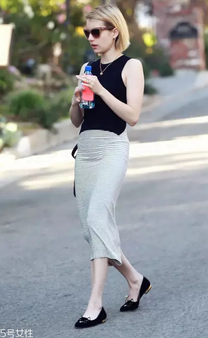 半身長(zhǎng)裙配什么上衣 半身長(zhǎng)裙上衣搭配圖片 半身長(zhǎng)裙配什么上衣 半身長(zhǎng)裙上衣搭配圖片