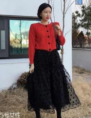 半身長(zhǎng)裙配什么上衣 半身長(zhǎng)裙上衣搭配圖片 半身長(zhǎng)裙配什么上衣 半身長(zhǎng)裙上衣搭配圖片