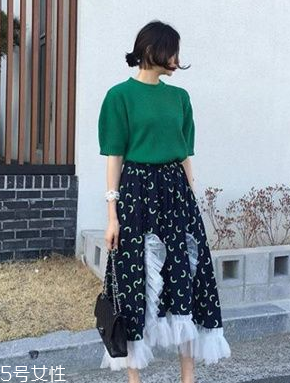 半身長(zhǎng)裙配什么上衣 半身長(zhǎng)裙上衣搭配圖片 半身長(zhǎng)裙配什么上衣 半身長(zhǎng)裙上衣搭配圖片
