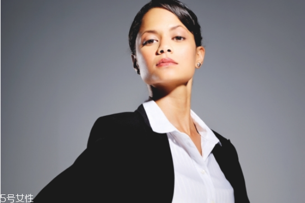 粉底液適合什么年齡 冬天用的粉底液推薦 粉底液適合什么年齡 冬天用的粉底液推薦