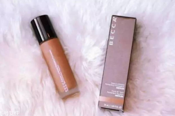 粉底液適合什么年齡 冬天用的粉底液推薦 粉底液適合什么年齡 冬天用的粉底液推薦
