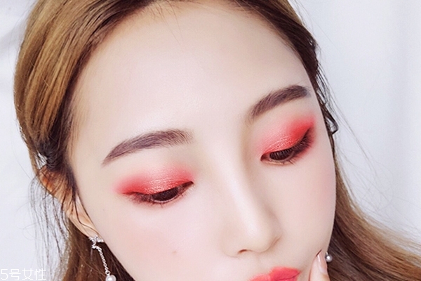 眼妝花了怎么辦 這樣解救它 眼妝花了怎么辦 這樣解救它