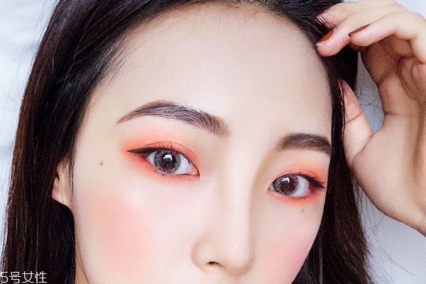 眼妝花了怎么辦 這樣解救它 眼妝花了怎么辦 這樣解救它